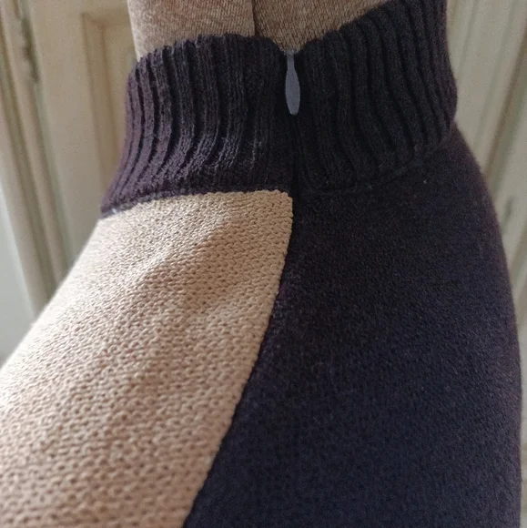 BEAUTIFUL "ST. JOHN COLLECTION" CHOCOLATE BROWN N TAN KNIT, SIDE ZIPPER SWEATER!